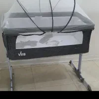 تخت کنار مادر ویرا