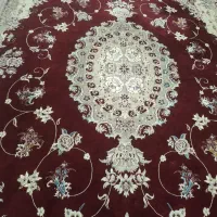 یک عدد فرش لاکی ۱۲ متری