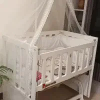 تخت نوزادی گهواره ای کنار مادر