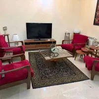 مبل های راحتی همراه میز وسط