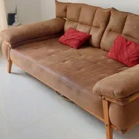 تخت با میز  و در حدآک|مبلمان خانگی و میز عسلی|کیش, |دیوار