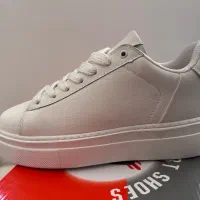 کفش سفید|کیف، کفش، کمربند|خوی, |دیوار