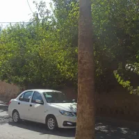 نگهبان با کار ساختمان در حال ساخت