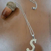 پلاک گردنبند حرف لاتین