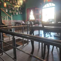 کار در کافه