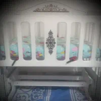 تخت کنار مادر