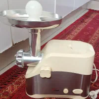 یک عدد چرخ گوشت