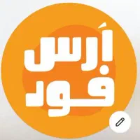 پیتزا زن و کمک سر آشپز و سالن دار