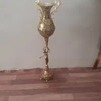 یک عدد گلدان برنز