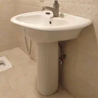 سینک دستشویی بدون شیرالات به همراه اینه