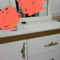 میز به همراه اینه