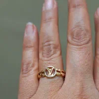 انگشتر طلا سبک وزن طرح LV(لویی ویتون)|جواهرات|بیرجند, |دیوار