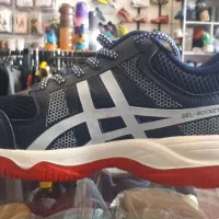 کفش راحتی و اسپورت. صدرا. مطهر نیا. ورزشی پارسه|کیف، کفش، کمربند|صدرا-فارس, فاز ۱|دیوار