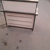 ۳ عدد میز پیشخوان و ویترین به همراه صندلی|فروشگاه و مغازه|لاهیجان, لیل|دیوار