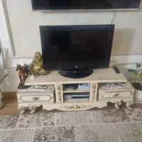 یک عدد تلویزیون با میز تلویزیون|تلویزیون و پروژکتور|اردبیل, |دیوار