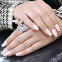 کاشت رایگان ناخن در محیطی کاملا ایزوله