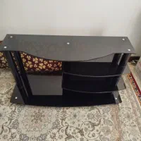 میز تلویزیون شیشه ای در حد نو