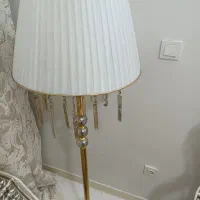 آباژور ایستاده