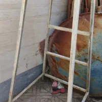 چهارپایه فلزی بلند مستحکم