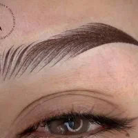 نیازمندیک مدل نچرال بدون تتوی ابروبرای پیگمنت ابرو