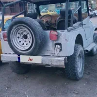 جیپ موتور میتسوبیشی چهار سیلندر رنگ نقره ای مدل ۶۹