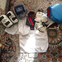 یک دست کامل لباس رزمی تکواندو