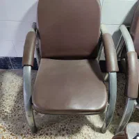 دو عدد صندلی اداری و میز جلو مبلی