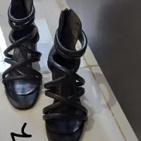 تعدادی لباس بچگانه درحد نو