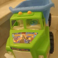 کاپشن سرهمی .عروسک.  تاب. .اسکوتر  وکامیون|اسباب‌بازی بچه|قم, منبع آب|دیوار