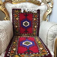 فرش دستبافت رو صندلی و پادری