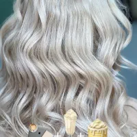 مدل برای رنگ مو با مواد درجه یک