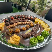 نیازمند اشپز غذای ایرانی و عربی و دریایی خانم
