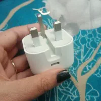 ادابتور اورجینال  آیفون اصلا استفاده نشده و سالمه