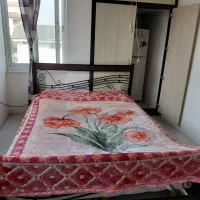 تخت خواب دو نفر و تشک خوش خواب و میز توالت|تخت و سرویس خواب|تنکابن, |دیوار
