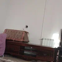 میز تلوزیون پایه اش شکسته