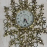 ساعت دیواری در حد