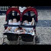 کالسکه دوقلو در حد نو  بفروش می‌رسد