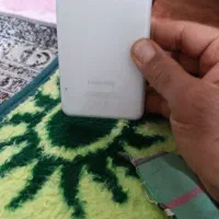 یک عدد کیف دخترانه با یک گوشی پیدا شده