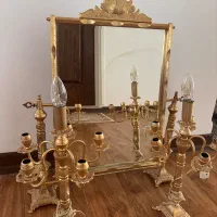 آیینه و شمعدان قدیمی