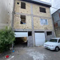ساختمان نیمه کاره۲طبقه۳واحدی با بنای۲۴۵متری
