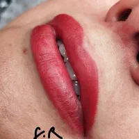 مدل برای ابرو