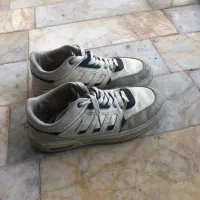 کفش|کیف، کفش، کمربند|قیدار, |دیوار