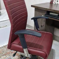 میز تحریر و صندلی چرخدار