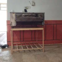 فر پیتزا و ویترین مغازه