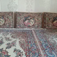فروش پشتی دستبافت و ۲ عدد فرش ۶ متری