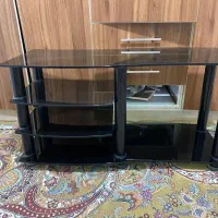 میز تلویزیونی و آینه قدی