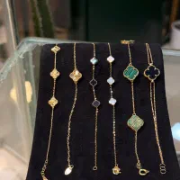 طلا فروشی|جواهرات|لاهیجان, شیشه گران|دیوار