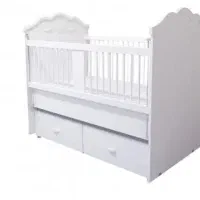 گهواره کنار تخت مادر