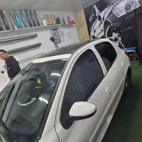 نصب تخصصی شیشه دودی درمکان سرپوشیده