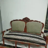 مبل سالم و صحیح.